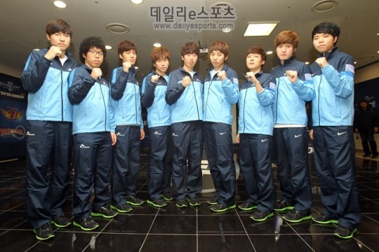 T1 的总经理；回答了关于《英雄联盟》战队的粉丝提问